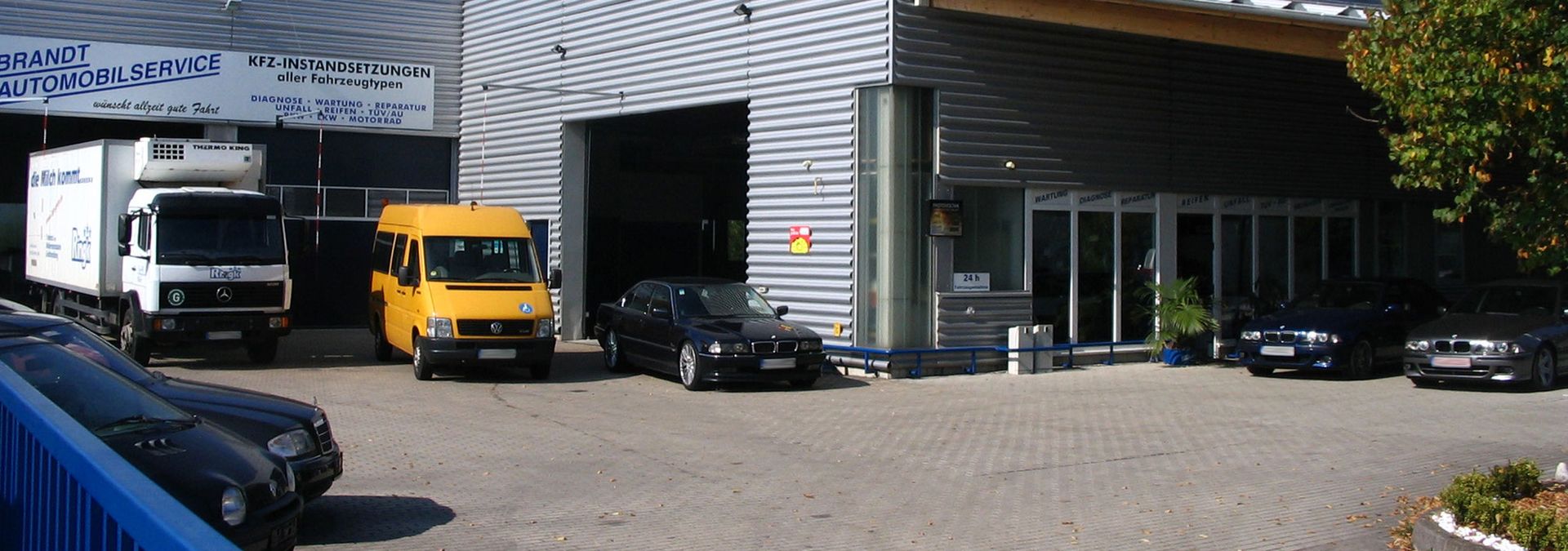 Die Werkstatt von Brandt Automobilservice Kaufungen von außen.